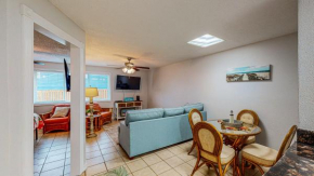 IR-B Remodeled One Bedroom Condo, Shared Pool, Boardwalk to Beach
